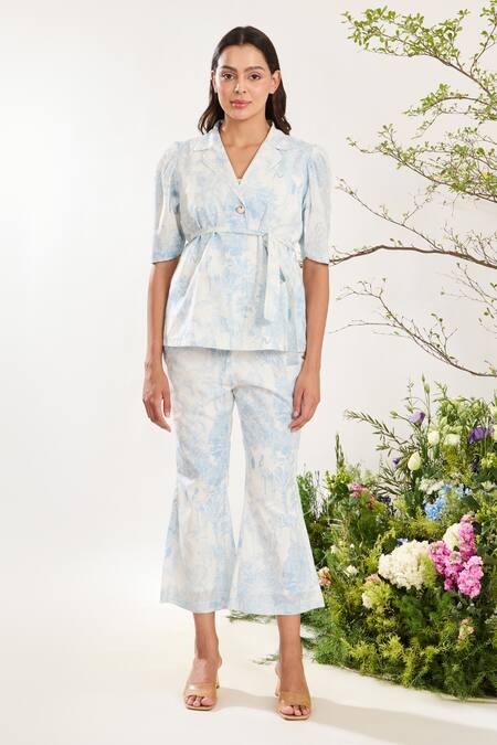 Meadow Blue Cotton V-neck Toile De Jouy Print Jacket And Pant Set Online at Aza Fashions Meadow_Blue Cotton V-neck Toile De Jouy Print Jacket And Pant Set _Online_at_Aza_Fashions