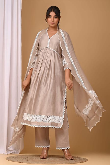 Gulabik Jaipur Beige Handloom Chanderi Embellishment Lace V-neck Scallop Kurta And Dupatta Set 