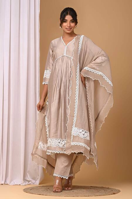 Gulabik Jaipur_Beige Chanderi, Handloom Cotton Lace V-neck Scallop Kurta And Dupatta Set _Online_at_Aza_Fashions
