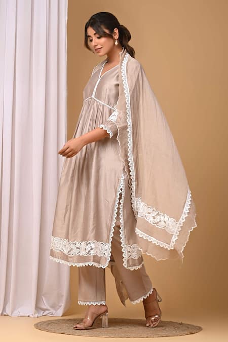 Buy_Gulabik Jaipur_Beige Chanderi, Handloom Cotton Lace V-neck Scallop Kurta And Dupatta Set _Online_at_Aza_Fashions