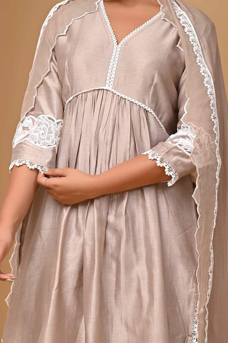 Buy_Gulabik Jaipur_Beige Chanderi, Handloom Cotton Lace V-neck Scallop Kurta And Dupatta Set 