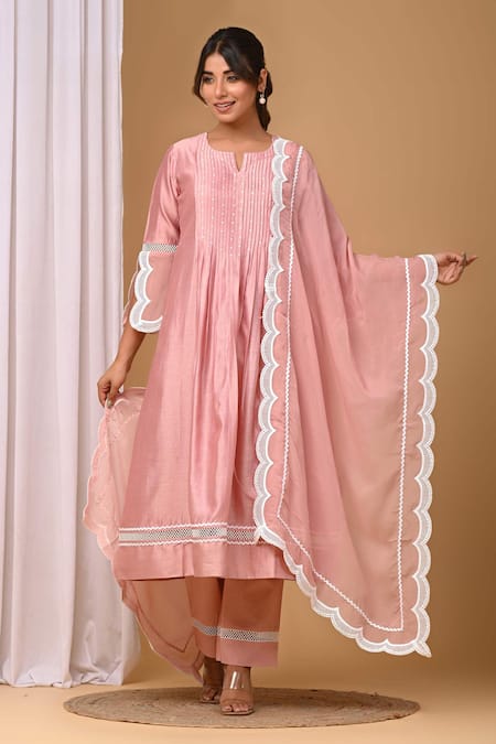 Gulabik Jaipur Peach Handloom Chanderi Embellishment Lace Notched Scallop Kurta And Pant Set 