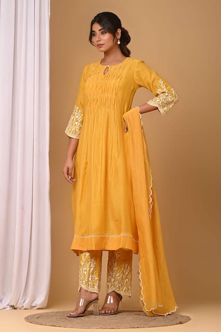 Gulabik Jaipur_Yellow Chanderi Embroidery Round Neck Handloom Kurta And Pant Set _at_Aza_Fashions