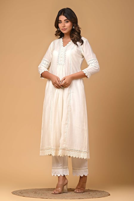 Gulabik Jaipur Beige Handloom Chanderi Cutwok Floral V-neck Kurta With Pant 