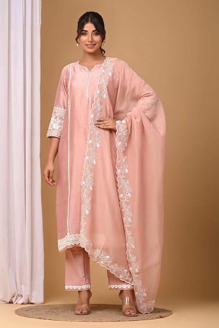 Gulabik Jaipur Peach Handloom Chanderi Embroidery Floral Notched Scallop Kurta And Pant Set 