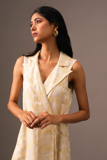 Vanshika Agarwal Label_White Jacquard Leaf Notched Lapel Collar Juniper Woven Overlap Dress _Online_at_Aza_Fashions