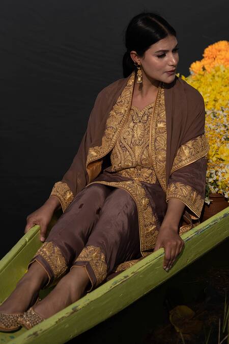 Shop Daljit Sudan Brown Crepe And Georgette Tilla Leaf Neck Embroidered Phiran Kurta Pant Set Shop_Daljit Sudan_Brown Crepe And Georgette Tilla Leaf Neck Embroidered Phiran Kurta Pant Set