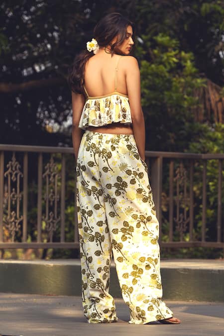 Shop Akashi Clothing Green Kota Doria, Cotton Sweetheart Neck Aloha Pineapple Leaf Print Top at Aza Fashions Shop_Akashi Clothing_Green Kota Doria, Cotton Sweetheart Neck Aloha Pineapple Leaf Print Top _at_Aza_Fashions