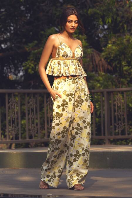 Akashi Clothing Green Kota Doria, Cotton Sweetheart Neck Aloha Pineapple Leaf Print Top at Aza Fashions Akashi Clothing_Green Kota Doria, Cotton Sweetheart Neck Aloha Pineapple Leaf Print Top _at_Aza_Fashions