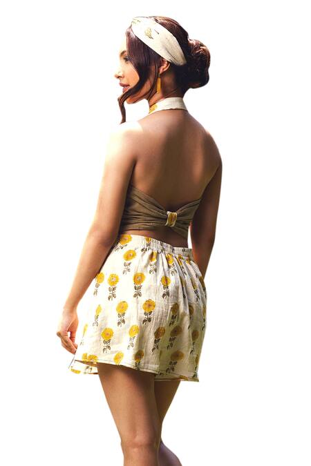 Shop_Akashi Clothing_Yellow Kota Doria Embroidery V-neck Florence Vest _Online_at_Aza_Fashions