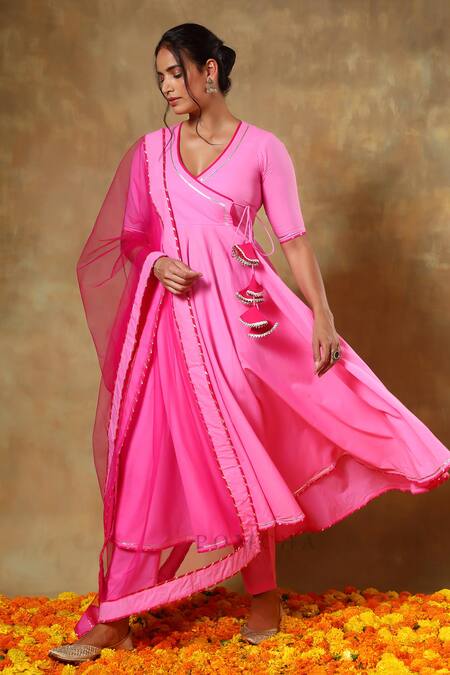 Pomcha Jaipur Pink Cotton, Chiffon Lace V-neck Trim Detailed Angrakha Set at Aza Fashions Pomcha Jaipur_Pink Cotton, Chiffon Lace V-neck Trim Detailed Angrakha Set _at_Aza_Fashions