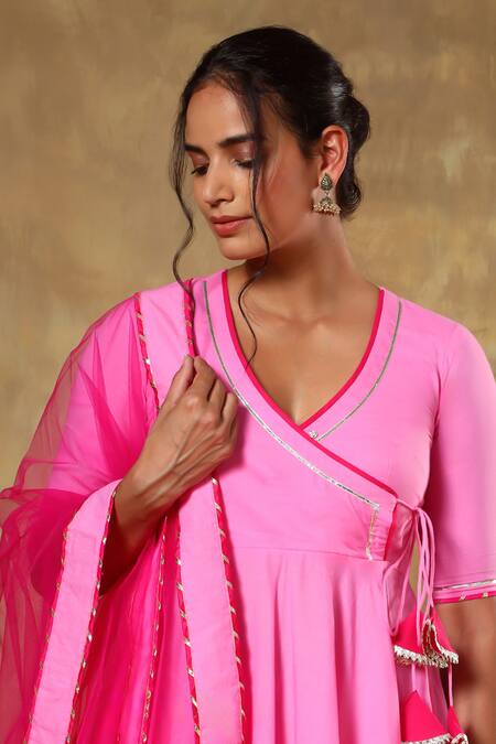 Buy Pomcha Jaipur Pink Cotton, Chiffon Lace V-neck Trim Detailed Angrakha Set Buy_Pomcha Jaipur_Pink Cotton, Chiffon Lace V-neck Trim Detailed Angrakha Set