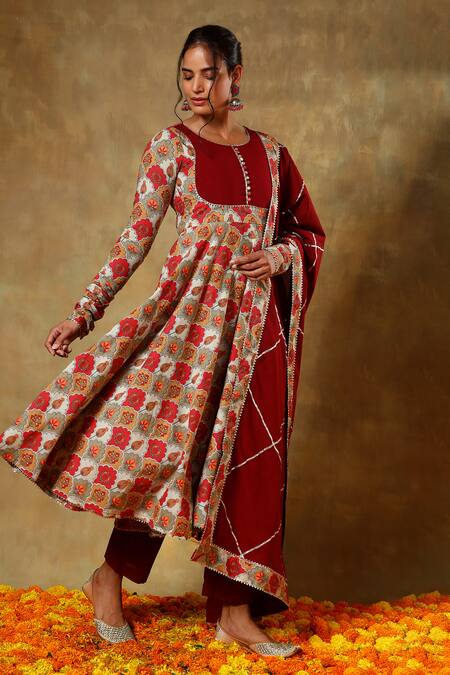 Pomcha Jaipur_Maroon Cotton Embroidery Round Neck Floral Print Anarkali Set _at_Aza_Fashions