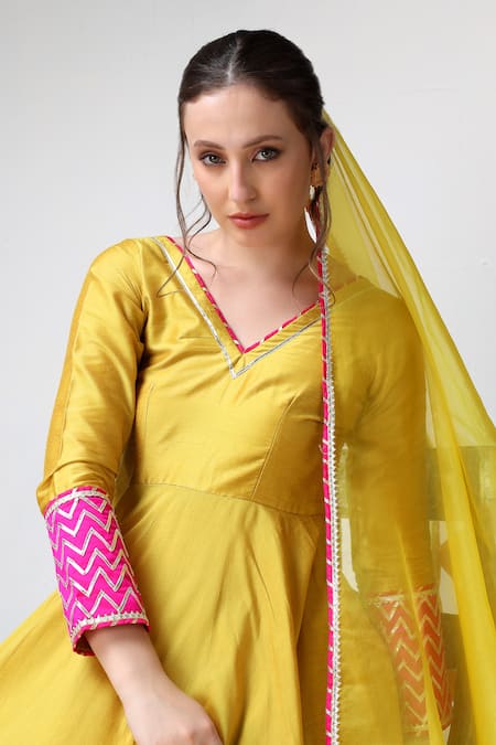 Buy Pomcha Jaipur Yellow Cotton, Silk, Organza Gota Patti, Embroidery V-neck Lace Anarkali Set Buy_Pomcha Jaipur_Yellow Cotton, Silk, Organza Gota Patti, Embroidery V-neck Lace Anarkali Set