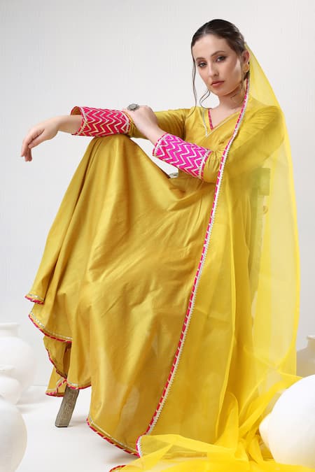 Shop Pomcha Jaipur Yellow Cotton, Silk, Organza Gota Patti, Embroidery V-neck Lace Anarkali Set Shop_Pomcha Jaipur_Yellow Cotton, Silk, Organza Gota Patti, Embroidery V-neck Lace Anarkali Set