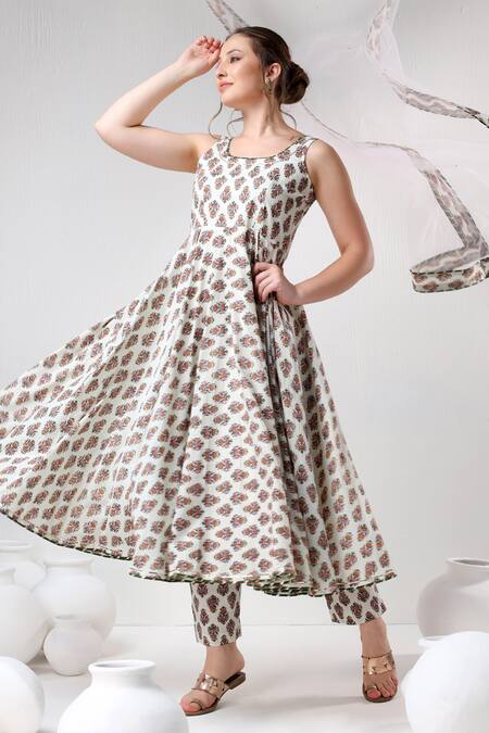 Pomcha Jaipur White Cotton, Net Embroidery, Gota Patti Round Neck Floral Print Anarkali Set at Aza Fashions Pomcha Jaipur_White Cotton, Net Embroidery, Gota Patti Round Neck Floral Print Anarkali Set _at_Aza_Fashions