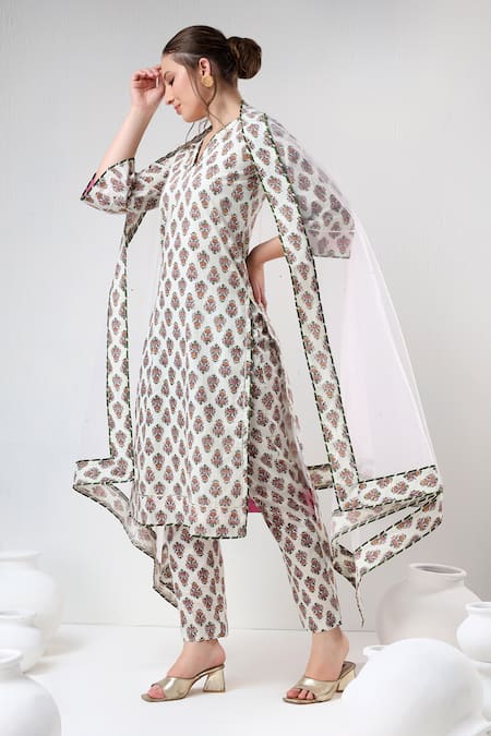 Pomcha Jaipur White Cotton, Net V-neck Straight Floral Print Kurta Pant Set Online at Aza Fashions Pomcha Jaipur_White Cotton, Net V-neck Straight Floral Print Kurta Pant Set _Online_at_Aza_Fashions