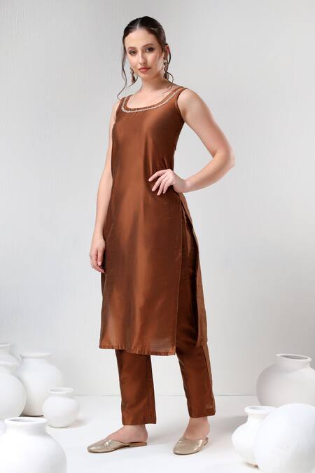 Pomcha Jaipur Brown Cotton, Silk, Organza Gota Patti Scoop Neck Plain Kurta Pant Set at Aza Fashions Pomcha Jaipur_Brown Cotton, Silk, Organza Gota Patti Scoop Neck Plain Kurta Pant Set _at_Aza_Fashions
