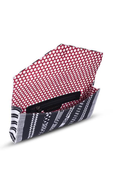 Buy_Etcetera_Black Geometric Embellished And Printed Envelope Clutch 