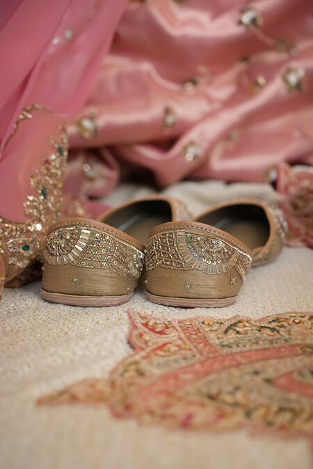 Buy_Coral Haze_Gold Aara Embellished Juttis