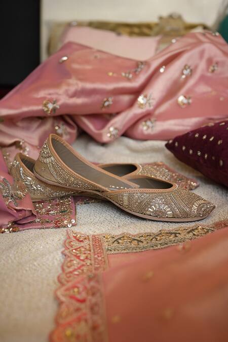 Shop_Coral Haze_Gold Aara Embellished Juttis