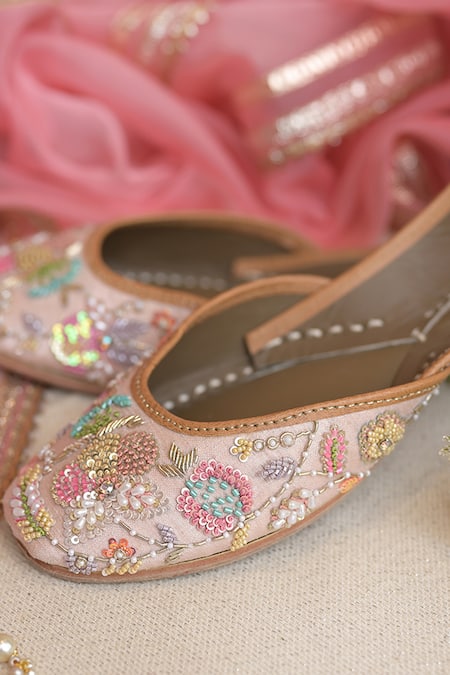 Buy_Coral Haze_Pink Inayat Embellished Juttis 