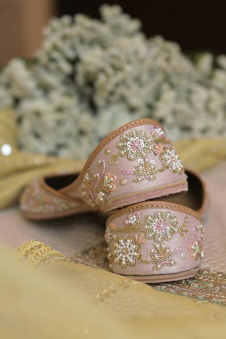 Coral Haze Beige Vanya Embellished Juttis Online at Aza Fashions Coral Haze_Beige Vanya Embellished Juttis _Online_at_Aza_Fashions