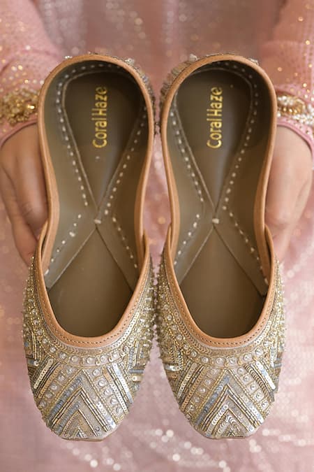 Buy_Coral Haze_Gold Parina Embellished Juttis 