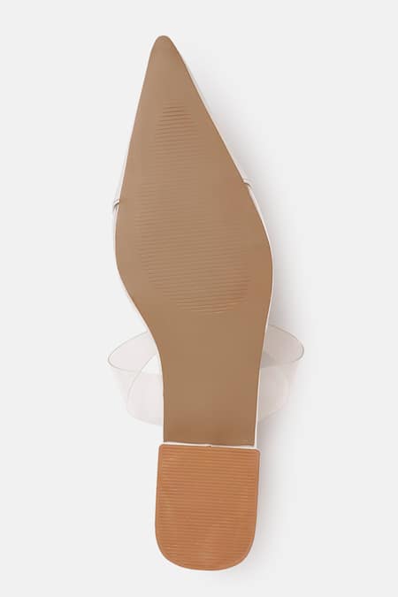 Buy_Zori World_White Amor Heart Cut-out Toe Flats _Online_at_Aza_Fashions