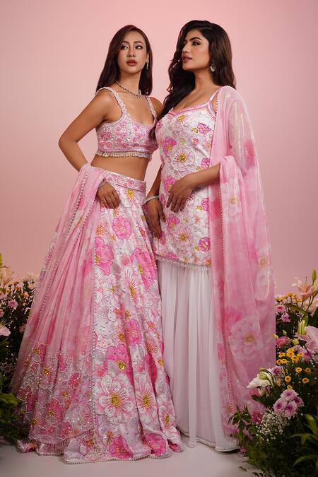 Label Priyanka Kar Pink Georgette, Viscose Embroidery Plunge Neck Flower Hand Kurta Shaara Set at Aza Fashions Label Priyanka Kar_Pink Georgette, Viscose Embroidery Plunge Neck Flower Hand Kurta Shaara Set _at_Aza_Fashions