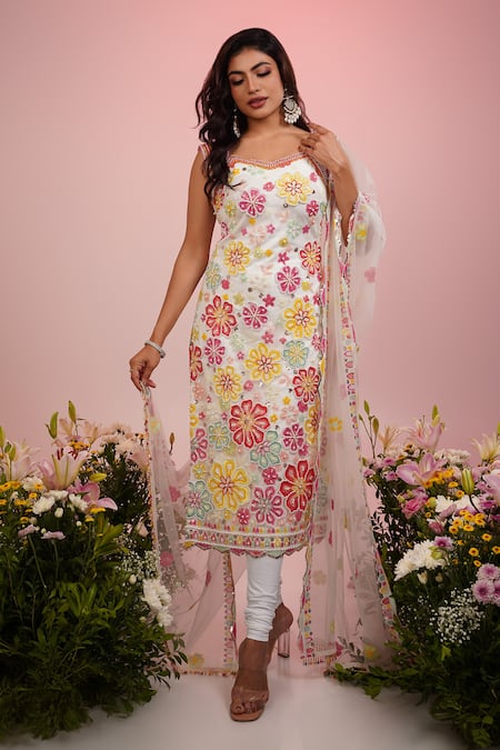 Label Priyanka Kar Flower Hand Embroidered Kurta Set 