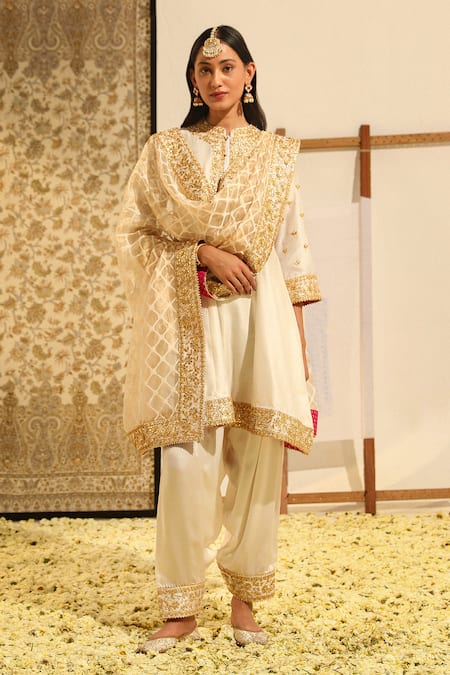 Sheetal Batra Ivory Kurta Silk Chanderi Embroidery Dabka Closed Neck Intezaar And Salwar Set 