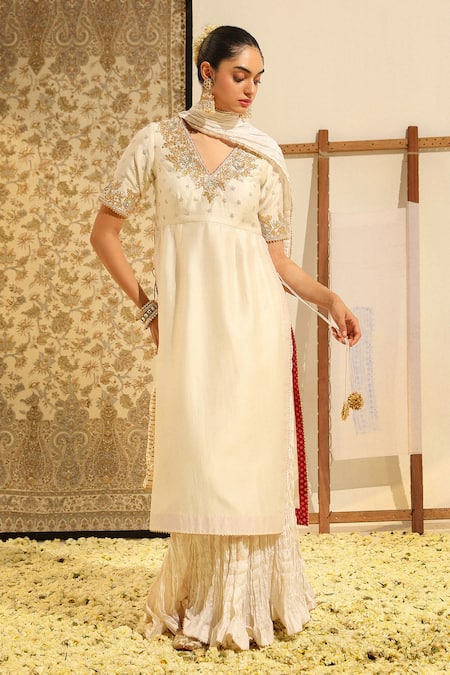 Sheetal Batra Ivory Kurta Silk Chanderi Embroidery Dabka V Neck Shahnawaz And Skirt Set 