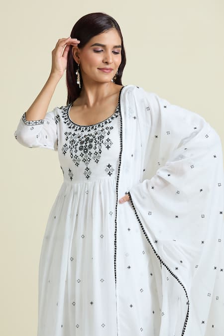 Samyukta Singhania_White Cotton Mirrors Round Neck Embroidered Anarkali And Pant Set_at_Aza_Fashions