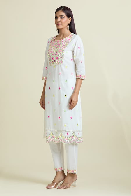 Samyukta Singhania_White Cotton Embroidery Round Neck Scallop Kurta And Pant Set_at_Aza_Fashions