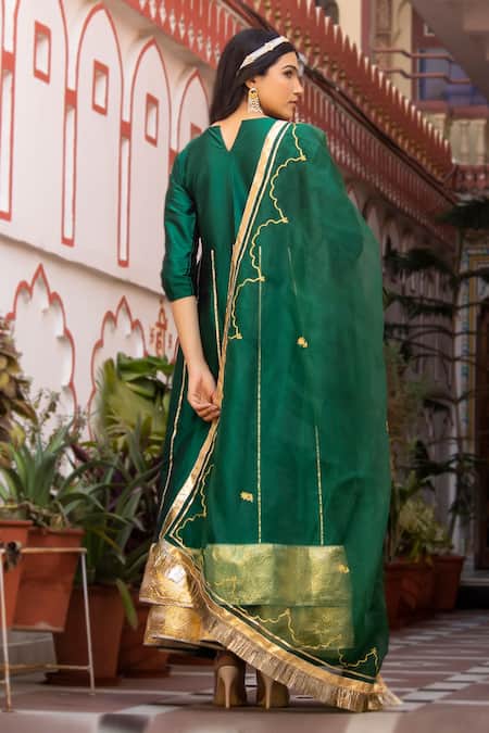 Shop Bannhi By Priyanka Rathore Green Taffeta, Organza Embroidery Round Neck Aari Kurta Sharara Set at Aza Fashions Shop_Bannhi By Priyanka Rathore_Green Taffeta, Organza Embroidery Round Neck Aari Kurta Sharara Set _at_Aza_Fashions