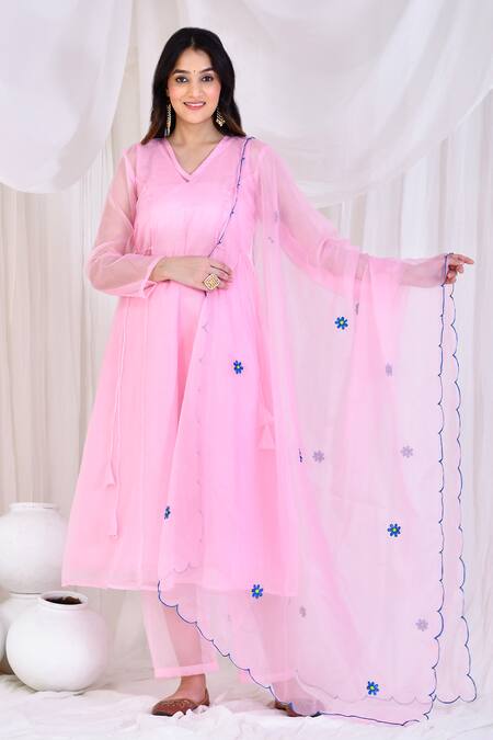 Bannhi By Priyanka Rathore Pink Organza Embroidery V-neck Solid Kurta Palazzo Set Online at Aza Fashions Bannhi By Priyanka Rathore_Pink Organza Embroidery V-neck Solid Kurta Palazzo Set _Online_at_Aza_Fashions