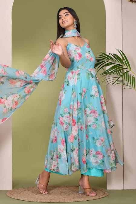 Bannhi By Priyanka Rathore_Blue Muslin Embroidery V-neck Floral Pattern Anarkali Pant Set _Online_at_Aza_Fashions