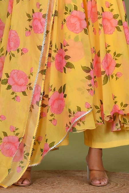 Bannhi By Priyanka Rathore_Yellow Muslin Round Neck Floral Pattern Anarkali Set _Online_at_Aza_Fashions