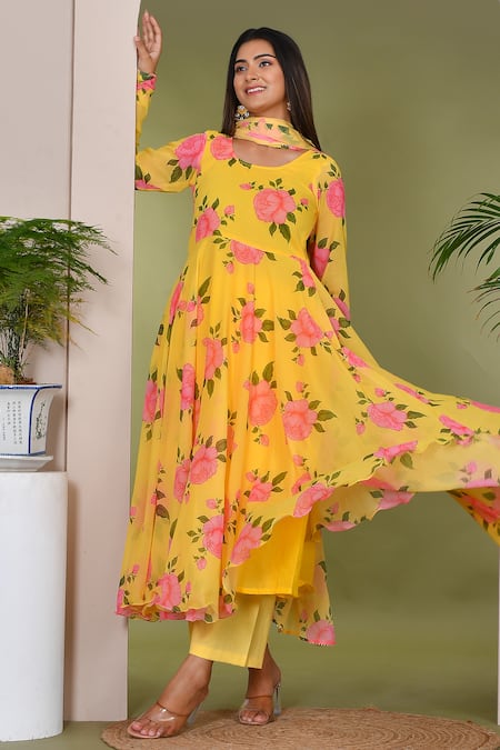Shop_Bannhi By Priyanka Rathore_Yellow Muslin Round Neck Floral Pattern Anarkali Set 