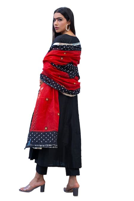 Buy_Bannhi By Priyanka Rathore_Black Cotton, Silk, Muslin Mirrors V-neck Solid Angrakha Kurta Pant Set 