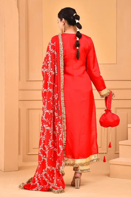 Shop_Bannhi By Priyanka Rathore_Red Silk Gota Patti Collared Embroidered Kurta Set _at_Aza_Fashions