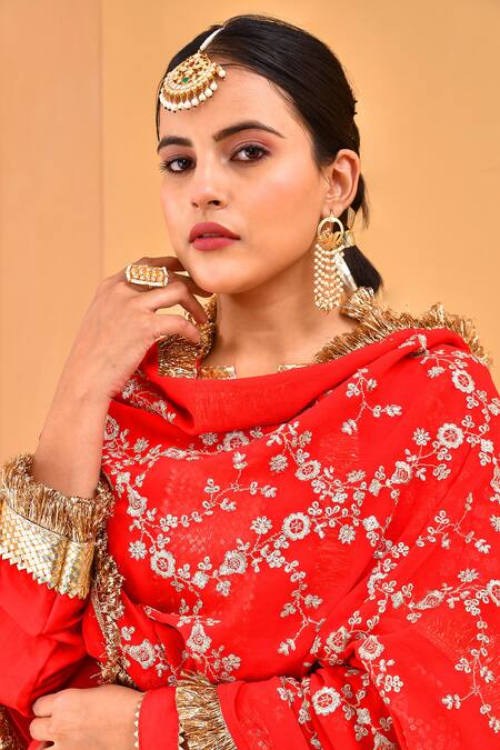 Bannhi By Priyanka Rathore_Red Silk Gota Patti Collared Embroidered Kurta Set _at_Aza_Fashions