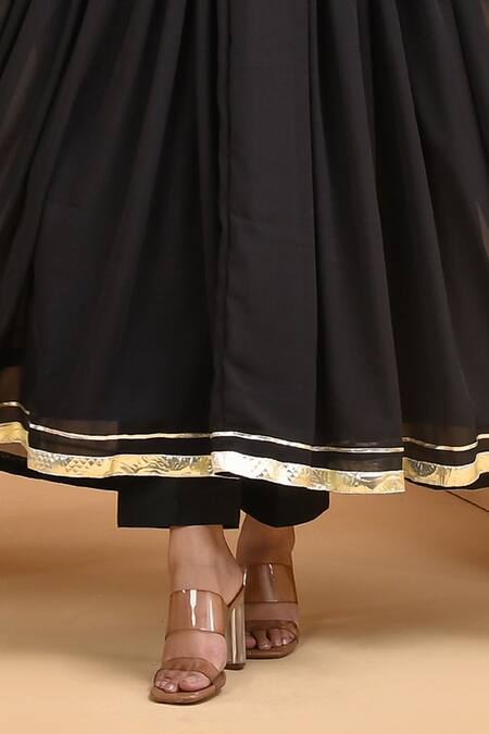 Bannhi By Priyanka Rathore_Black Georgette Gota Patti V-neck Placement Work Anarkali Pant Set _Online_at_Aza_Fashions