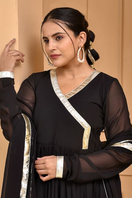 Bannhi By Priyanka Rathore_Black Georgette Gota Patti V-neck Placement Work Anarkali Pant Set _at_Aza_Fashions