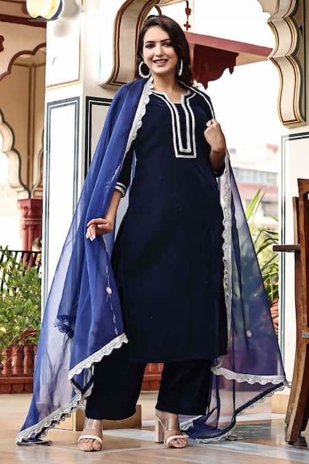 Bannhi Velvet Kurta & Pant Set 