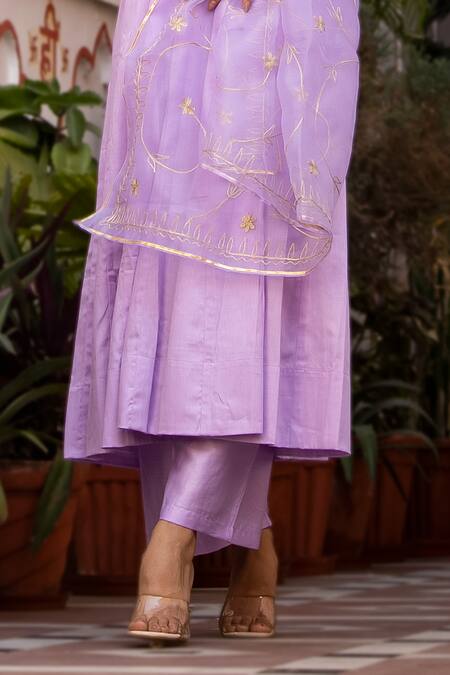 Bannhi By Priyanka Rathore Purple Organza, Cotton Embroidery Pleated Kurta And Pant Set With Floral Dupatta Online at Aza Fashions Bannhi By Priyanka Rathore_Purple Organza, Cotton Embroidery Pleated Kurta And Pant Set With Floral Dupatta _Online_at_Aza_Fashions