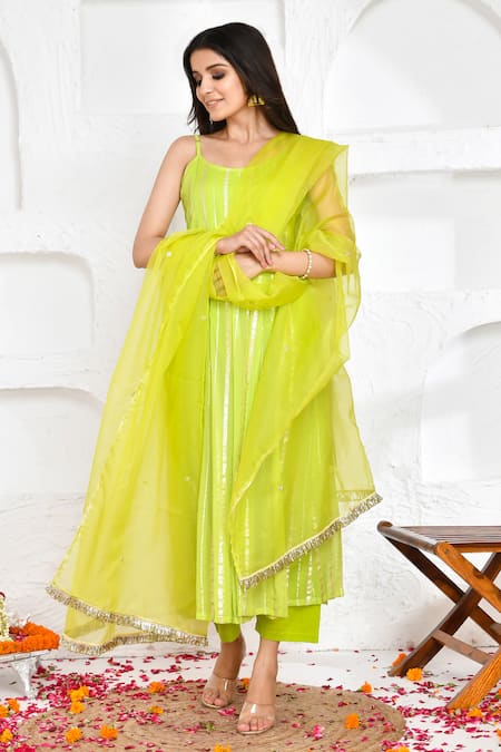 Bannhi By Priyanka Rathore Green Georgette, Lurex Embroidery Scoop Neck Straight Hand Kurta Pant Set Online at Aza Fashions Bannhi By Priyanka Rathore_Green Georgette, Lurex Embroidery Scoop Neck Straight Hand Kurta Pant Set _Online_at_Aza_Fashions