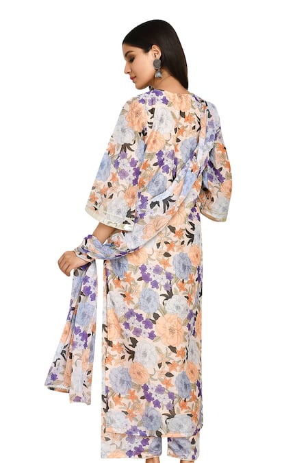 Buy_Bannhi By Priyanka Rathore_Peach Chanderi, Chiffon V-neck Flower Garden Print Kurta Palazzo Set 
