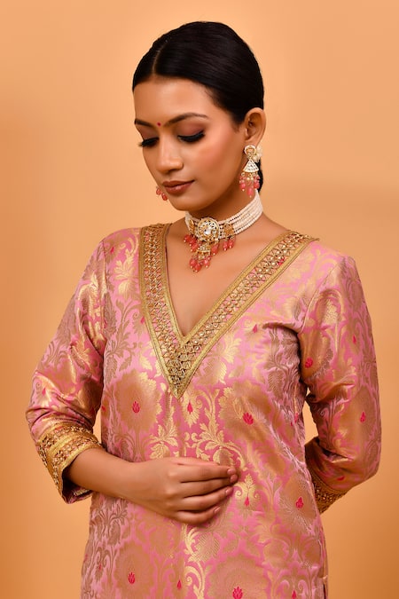 Shop Bannhi By Priyanka Rathore Pink Brocade Embroidery V-neck Floral Banarasi Pattern Kurta With Pant Online at Aza Fashions Shop_Bannhi By Priyanka Rathore_Pink Brocade Embroidery V-neck Floral Banarasi Pattern Kurta With Pant _Online_at_Aza_Fashions